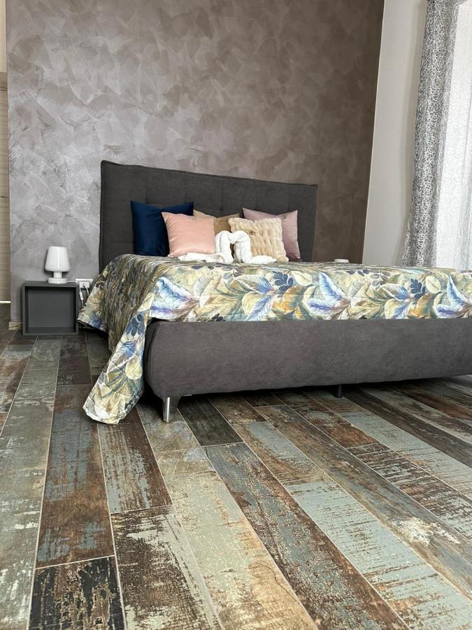 Home J&J Бари Экстерьер фото